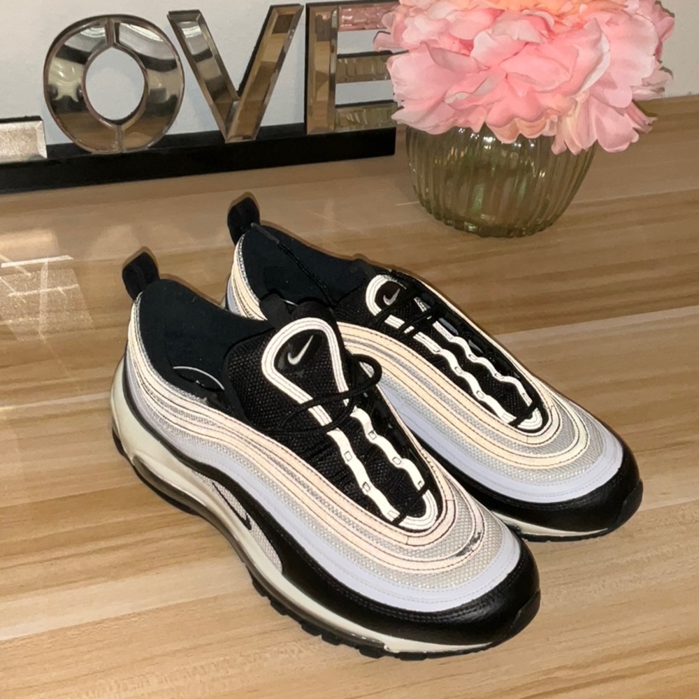 🚨NEW🚨NIKE AIRMAX 97 women’s 10.5